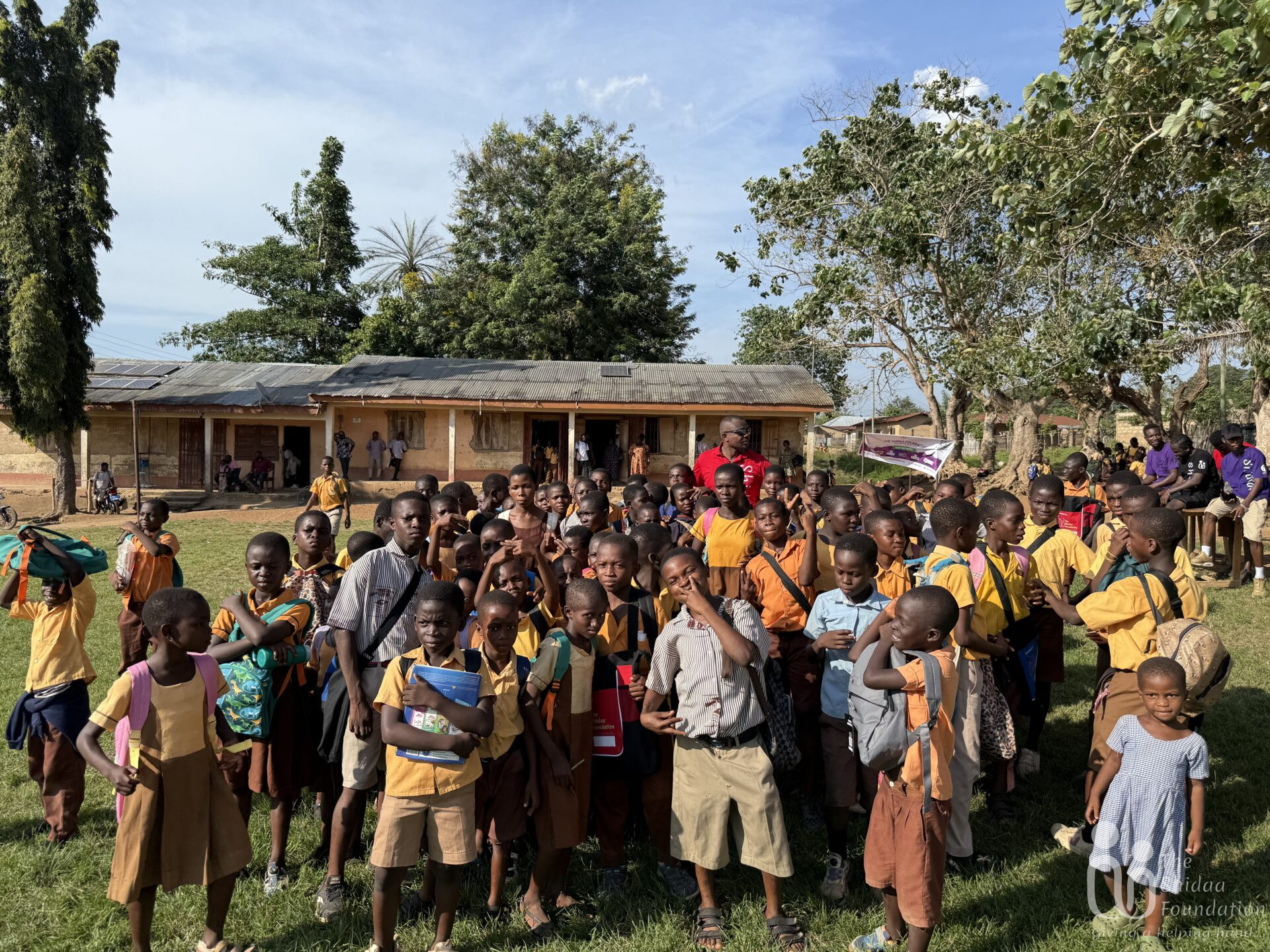 Shidaa Foundation school donation Ghana – volunteers preparing backpacks for students